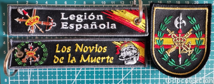 Coleccionismo: Lote parche y llavero bordados de la LEGI&Oacute;N ESPA&Ntilde;OLA NOVIOS DE LA MUERTE EJERCITO DE TIERRA ESPA&Ntilde;A