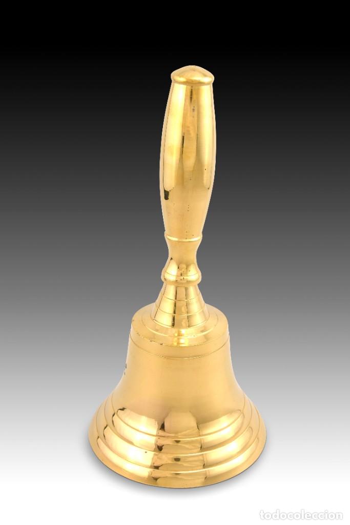 Coleccionismo: Campanilla de mano de metal. - Foto 2