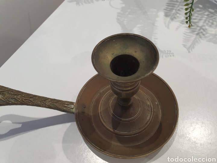Coleccionismo: palmatoria de bronce . - Foto 3