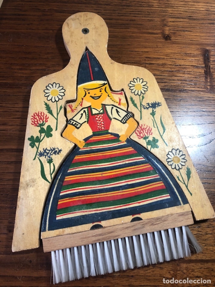 Coleccionismo: CEPILLO ESCOBA MU&Ntilde;ECA DE MADERA - Foto 1