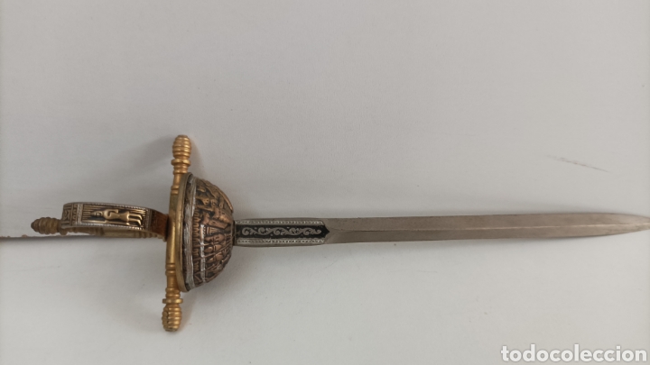 Coleccionismo: Espada peque&ntilde;a abrecartas - Foto 1