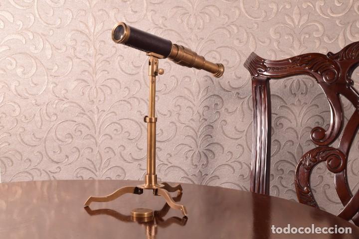 Coleccionismo: Telescopio con tr&iacute;pode. Metal. Objeto decorativo. - Foto 6