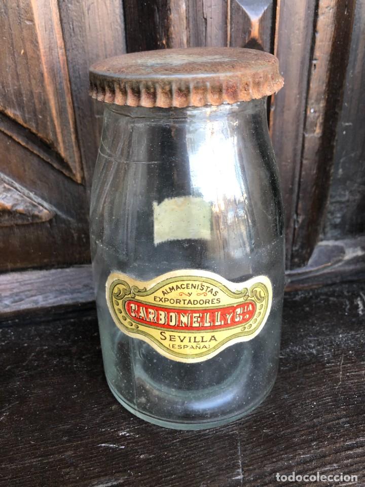 Coleccionismo: BOTE CARBONELL Y CIA, PROBABLEMENTE DE ACEITUNAS. ALTURA 14,5 CM.