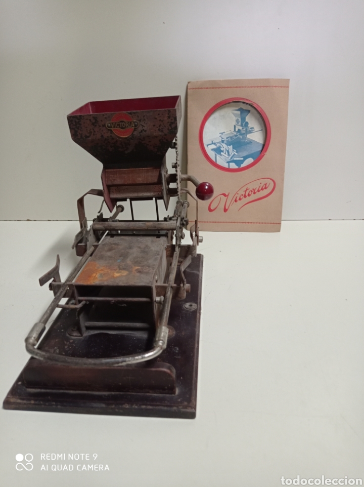 Antigua máquina de liar cigarrillos Victoria, Objetos para fumar