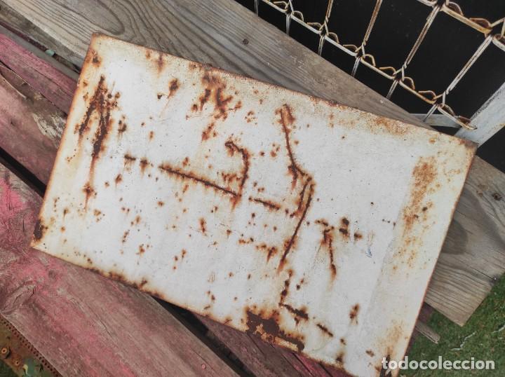 Coleccionismo: Chapa met&aacute;lica antigua - Foto 2