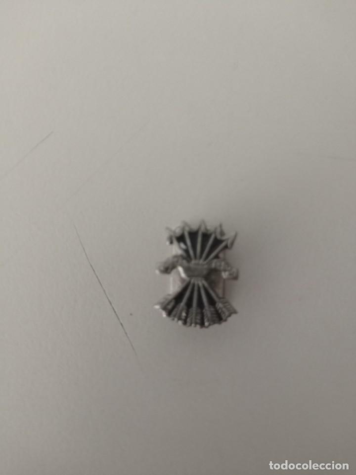 Coleccionismo: INSIGNIA PIN SOLAPA YUGO Y FLECHAS FALANGE ESPA&Ntilde;OLA REF. GAR 300
