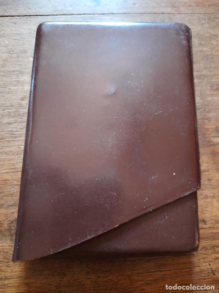 Coleccionismo: Tabaquera de cuero con emblema de infanteria &eacute;poca republica - Foto 2