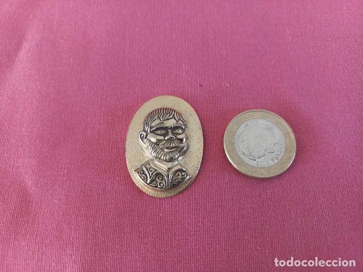 Coleccionismo: chapa o peque&ntilde;a placa de metal - probablemente personaje historico
