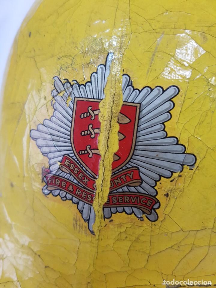 Coleccionismo: Casco de bombero ingl&eacute;s, 1983 - Foto 4