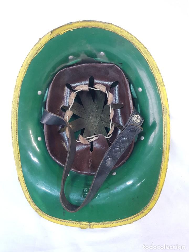 Coleccionismo: Casco de bombero ingl&eacute;s, 1983 - Foto 6