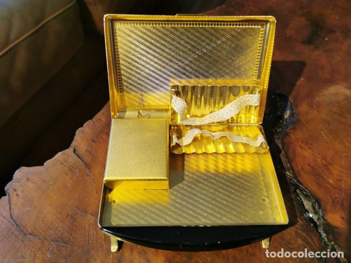 Coleccionismo: CIGARRERA CON CAJA DE MUSICA - Foto 1
