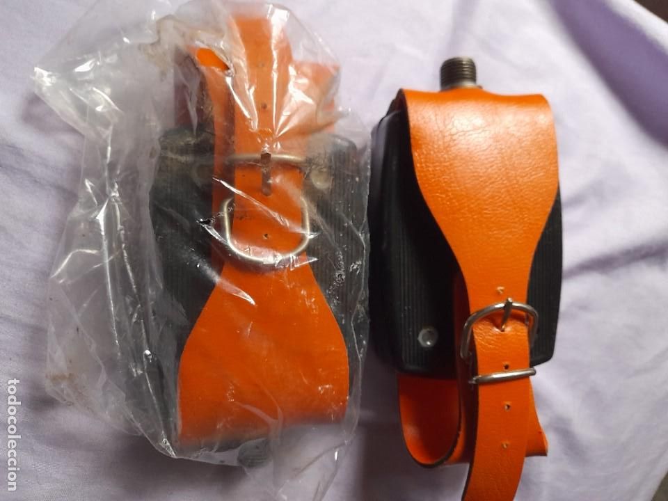 Coleccionismo: antiguo pedal de bicicleta marca ripa Espa&ntilde;a con amarre de cuero a&ntilde;os 70 no usado