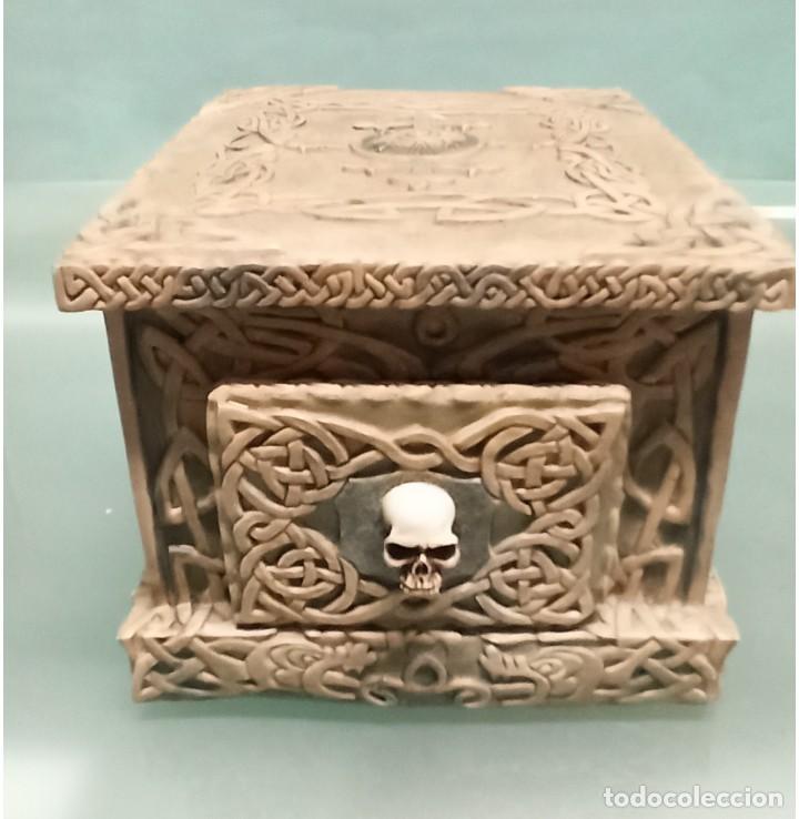 Coleccionismo: CAJA RELIEVE CALAVERA CON CAJ&Oacute;N RESINA VERONESE