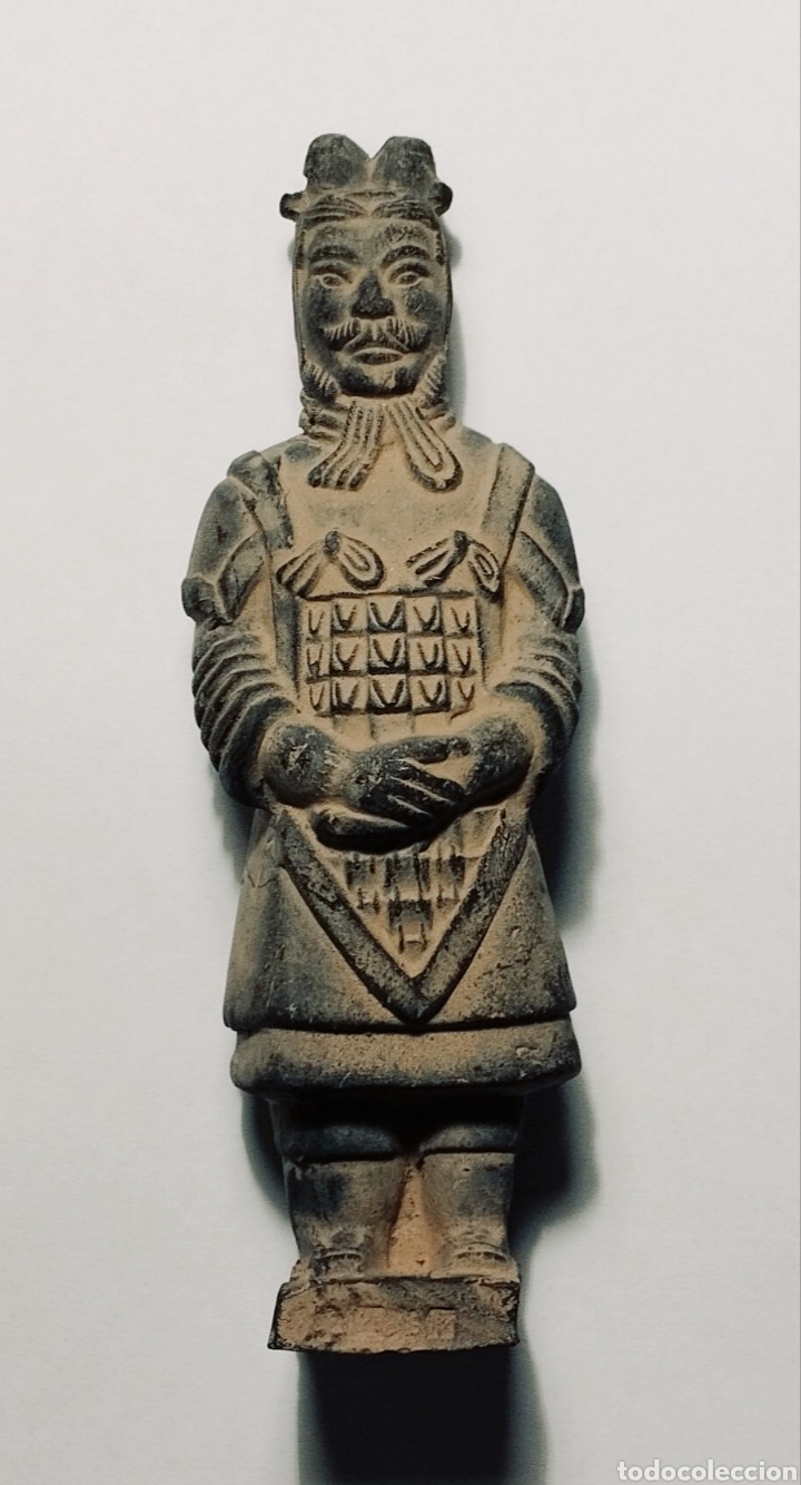 Coleccionismo: GUERRERO DE XI'AN - FIGURA DE OFICIAL - MINIATURA EN TERRACOTA - 2004 - CHINA