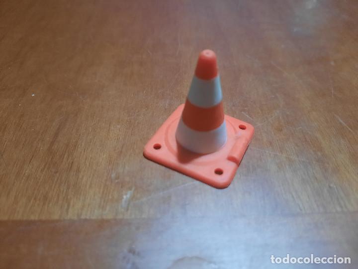 Colecionismo: CONO DE SE&Ntilde;ALIZACI&Oacute;N. DE PL&Aacute;STICO. BUEN ESTADO. 2 CM. B-1