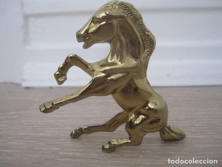Coleccionismo: Caballo metal dorado - Foto 2