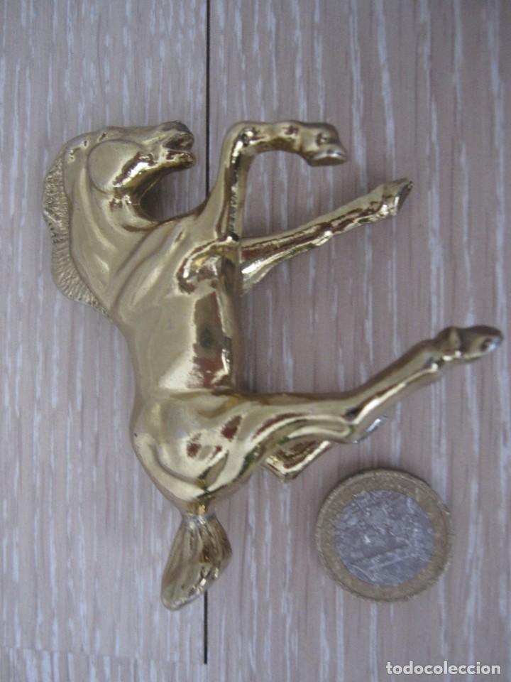 Coleccionismo: Caballo metal dorado - Foto 3