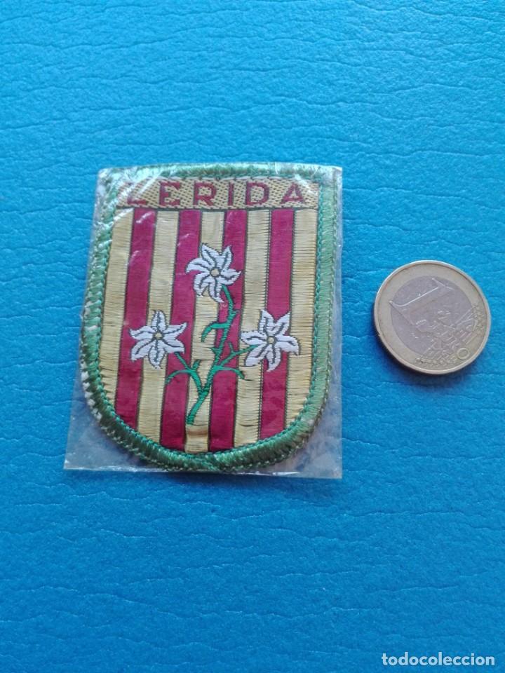 Coleccionismo: ANTIGUO PARCHE DE TELA - LERIDA