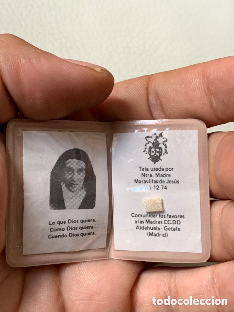 Coleccionismo: RELICARIO de bolsillo (pl&aacute;stico) que contiene Reliquia EN TELA de la Sta. Madre Maravillas de Jes&uacute;s