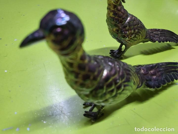 Coleccionismo: PAREJA DE FAISANES EN METAL PLATEADO - Foto 2