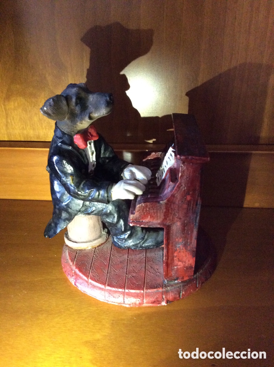 Coleccionismo: Figura perro tocando el piano con traje - resina