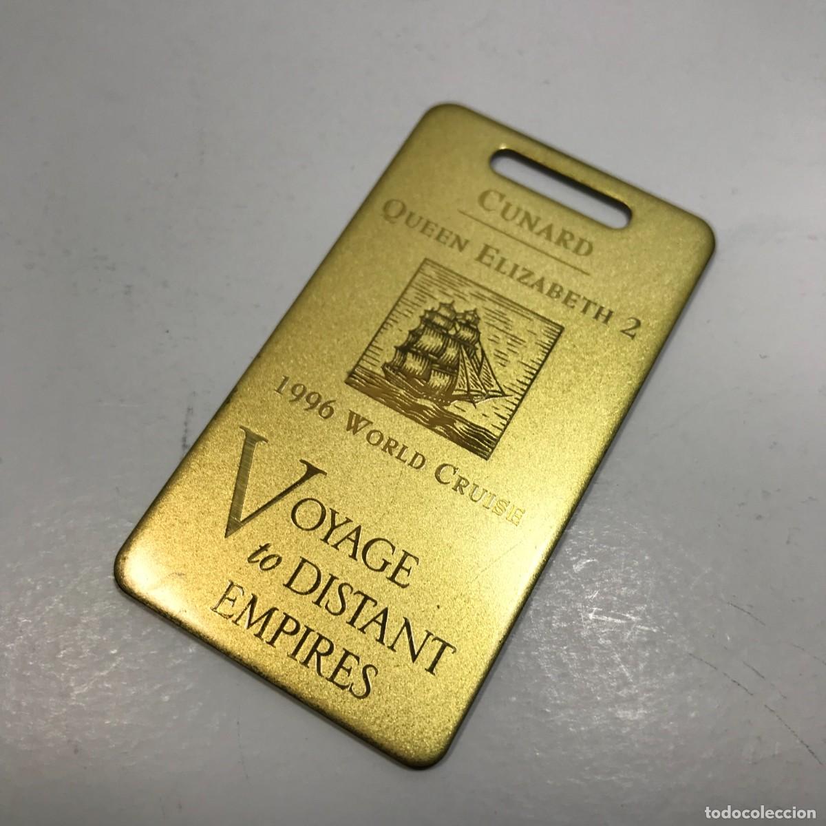 Coleccionismo: PLACA PEQUE&Ntilde;A DE MALETA QUEEN ELIZABETH 2, VOYAGE TO DISTANT EMPIRES 5,5X3 CMS