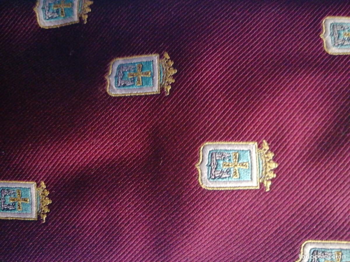 Coleccionismo: Corbata granate con escudo de Asturias - Foto 2