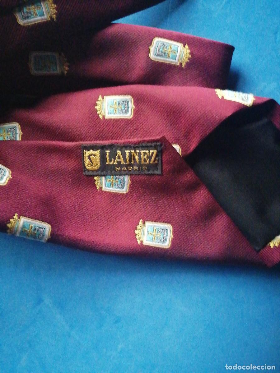 Coleccionismo: Corbata granate con escudo de Asturias - Foto 4