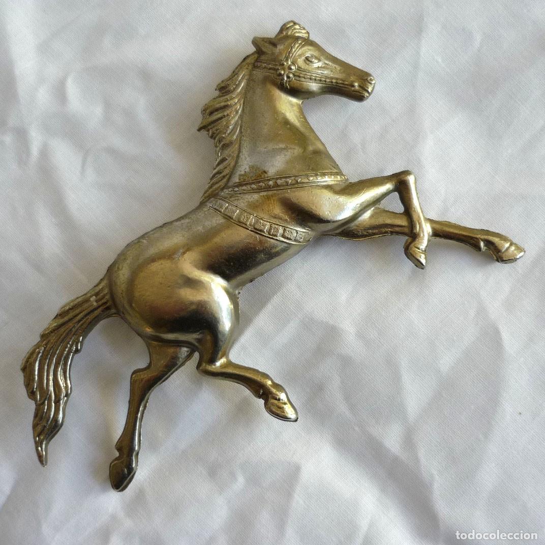 Coleccionismo: Figura en metal blanco de caballo