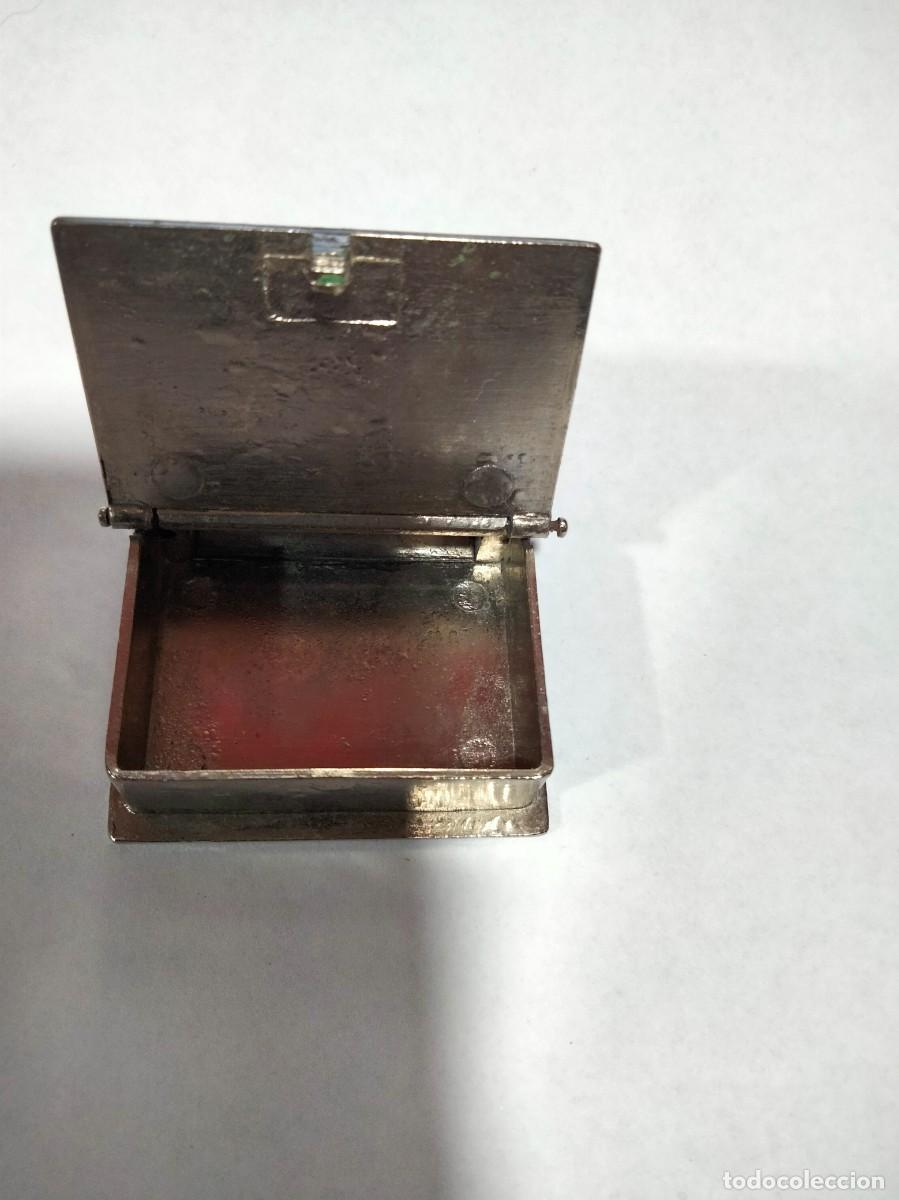 Coleccionismo: PASTILLERO METALICO EN FORMA DE LIBRO - Foto 4