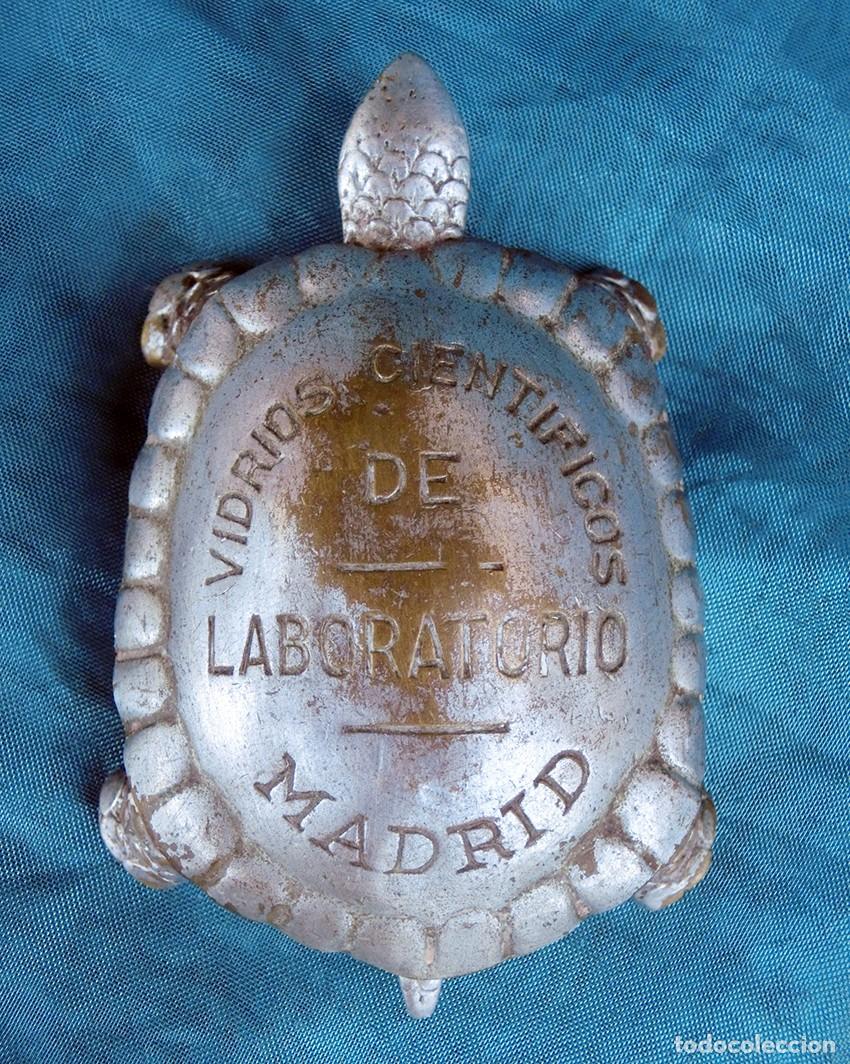 Coleccionismo: ANTIGUA PUBLICIDAD - TORTUGA PISAPAPELES -VIDRIOS CIENT&Iacute;FICOS DE MADRID - LABORATORIO - COLECCI&Oacute;N