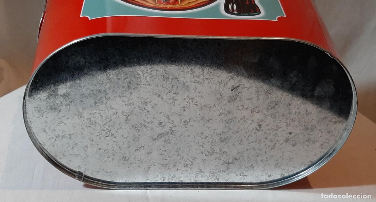 Coleccionismo: Cubo met&aacute;lico Coca Cola. - Foto 5