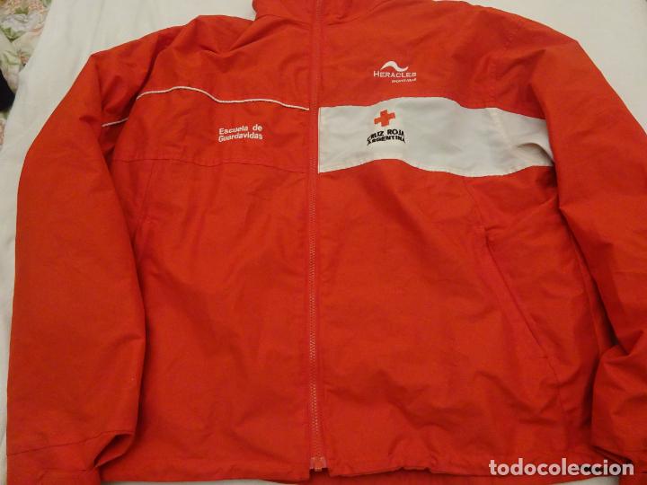 Sammeln: CHAQUETA ABRIGO ESCUELA DE GUARDAVIDAS DE LA CRUZ ROJA ARGENTINA. TALLA M.