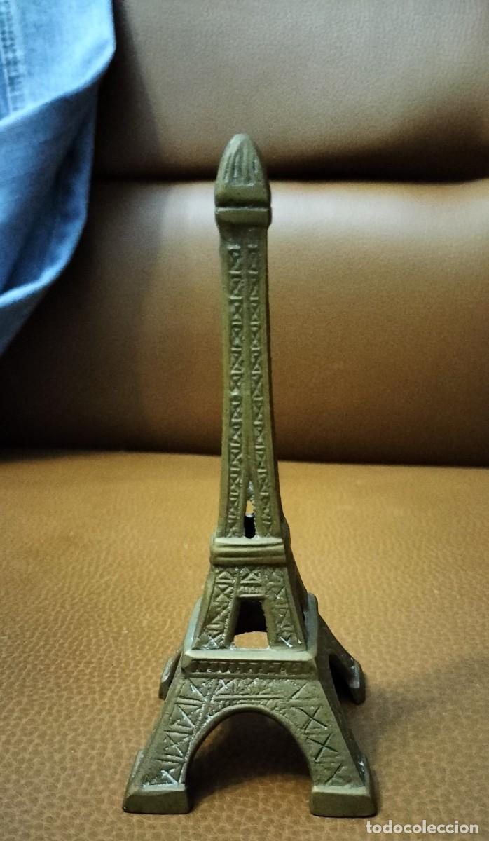 Coleccionismo: Figura vintage en bronce de la torre Eiffel.( Paris) - Foto 1