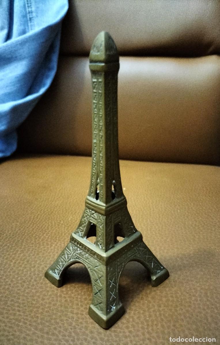 Coleccionismo: Figura vintage en bronce de la torre Eiffel.( Paris) - Foto 2