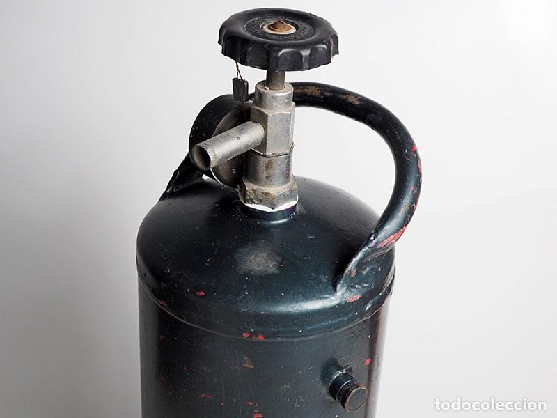 Coleccionismo: Antiguo extintor met&aacute;lico - Foto 3