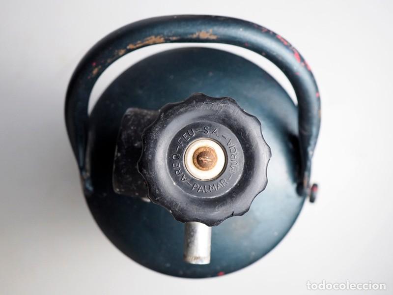 Coleccionismo: Antiguo extintor met&aacute;lico - Foto 4