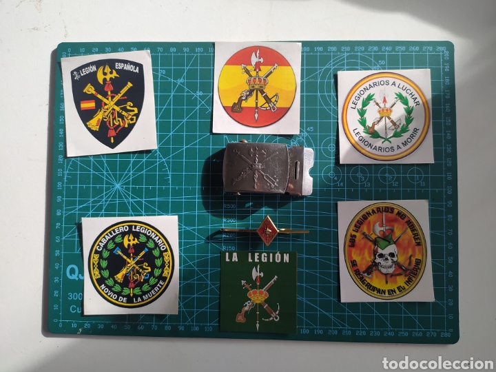 Coleccionismo: Lote Legi&oacute;n espa&ntilde;ola. Hebilla, aguja y pegatinas