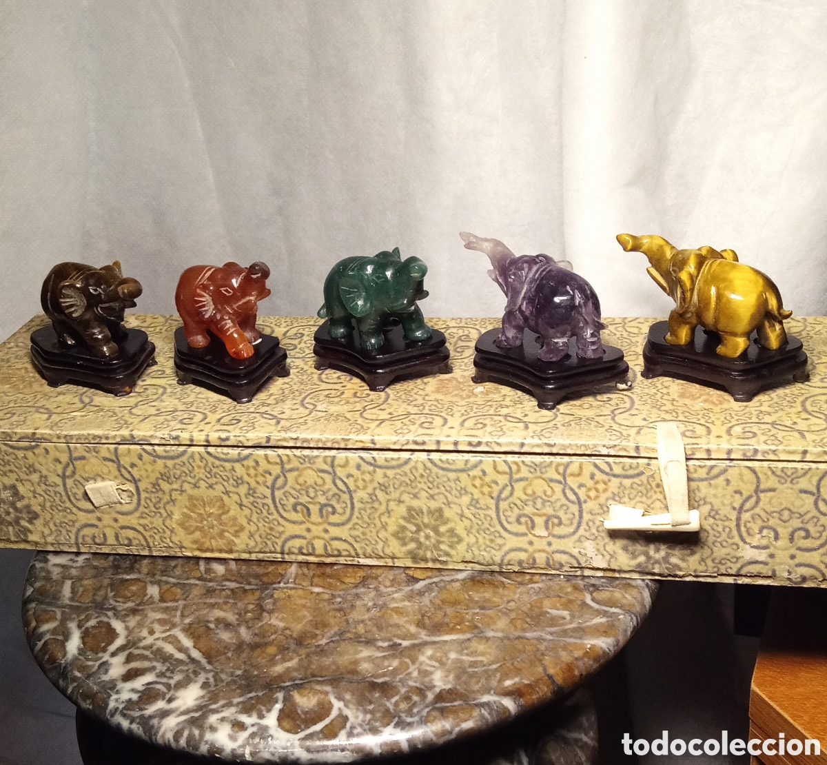 Coleccionismo: a&ntilde;os 70 - 5 figuras de elefantes minerales talladas a mano - oriental con peana madera - colecci&oacute;n