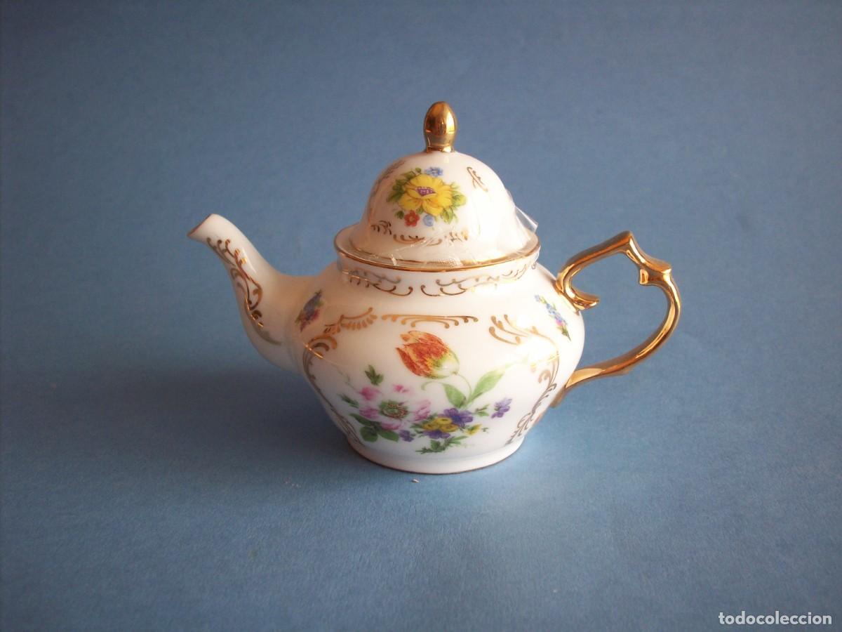 Coleccionismo: Miniatura tetera queen&acute;s collection
