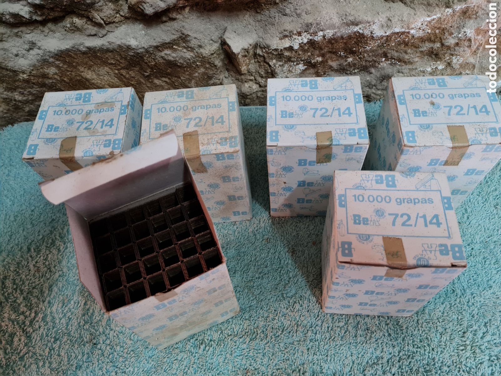 Coleccionismo: Seis cajas60.000 grapas - Foto 1