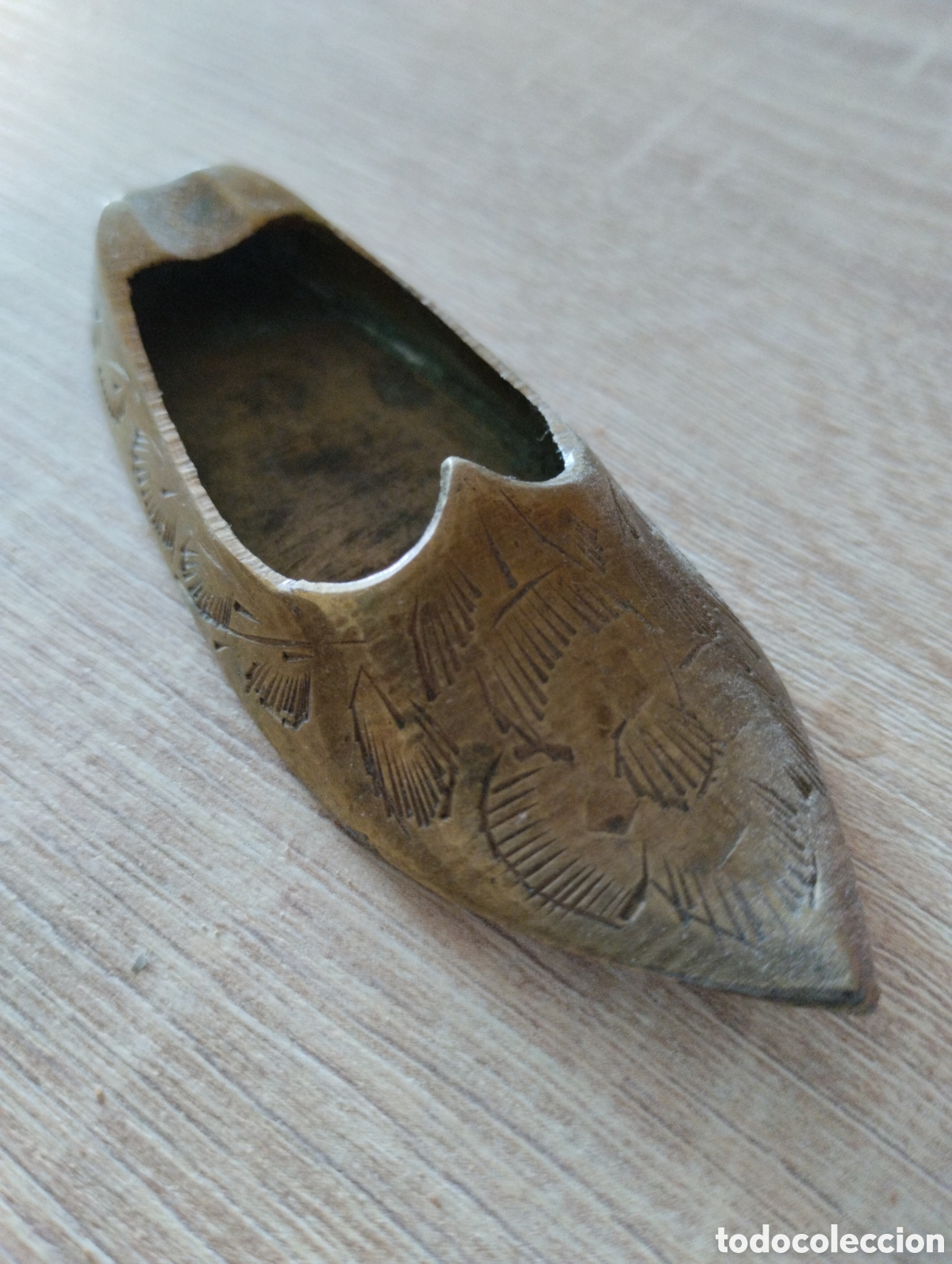 Coleccionismo: Cenicero peque&ntilde;o forma zapato &aacute;rabe