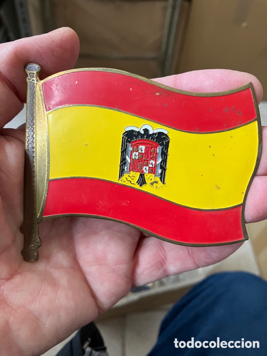 Collezionismo: Escudo antiguo de parrilla de coche