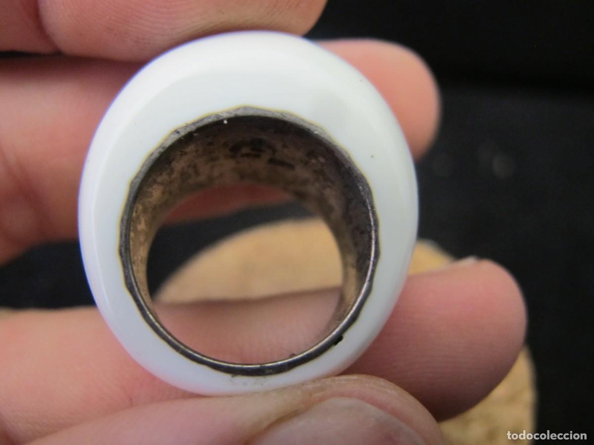 Coleccionismo: Curioso anillo de plata contrastada y material plastico - Foto 5