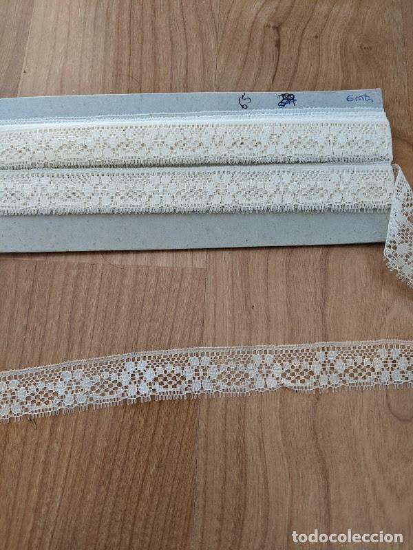 Sammeln: ANTIGUA PUNTILLA COLOR BEIGE ANCHO 2 CM (1 METRO)- DISPONIBILIDAD 6 MTS