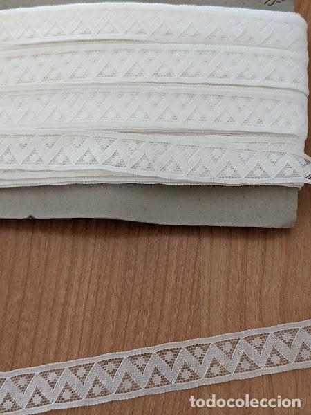 Colecionismo: ANTIGUA PUNTILLA COLOR BLANCO ANCHO 1,8 CM (1 METRO)- DISPONIBILIDAD 24,5 MTS