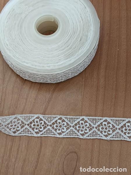 Sammeln: ANTIGUA PUNTILLA COLOR BLANCO ANCHO 2,5 CM (1 METRO)- DISPONIBILIDAD 12 MTS