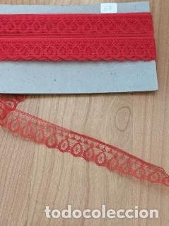 Collectionnisme: ANTIGUA PUNTILLA COLOR ROJO ANCHO 2 CM (1 METRO)- DISPONIBILIDAD 7 MTS