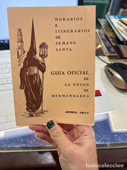 Coleccionismo: HORARIOS E ITINERARIOS SEMANA SANTA JEREZ 1977 - GUIA OFICIAL DE LA UNION DE HERMANDADES