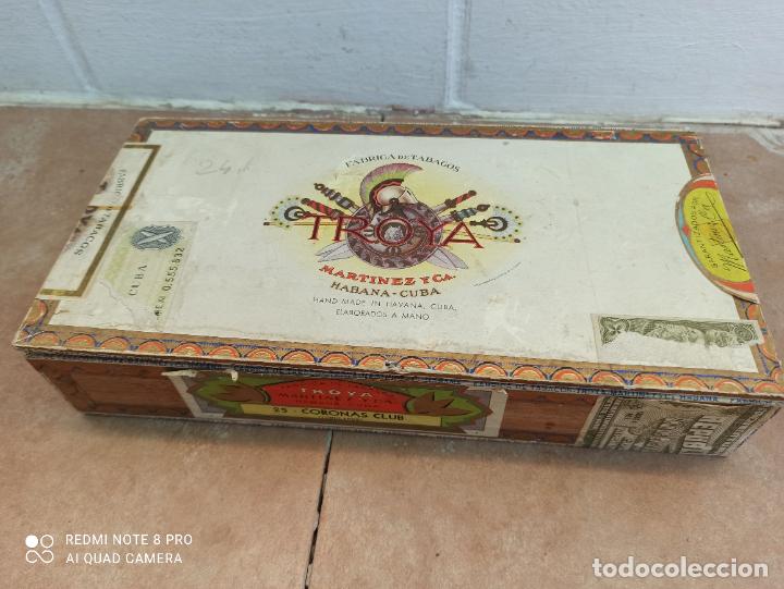 Coleccionismo: CAJA DE PUROS VACIA. TROYA. MARTINEZ Y CA. HABANA. CUBA. 28 CM LONG.